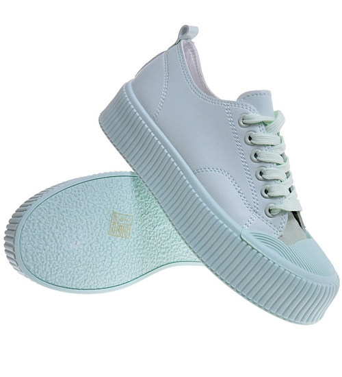 Zielone creepersy na platformie /A10-2 10628 T592/