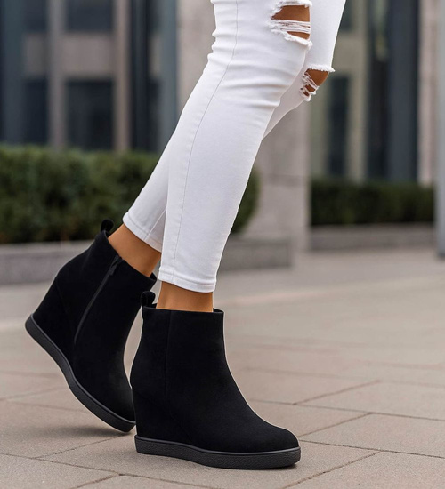 Czarne botki damskie na koturnie /F5-2 18201 T488/