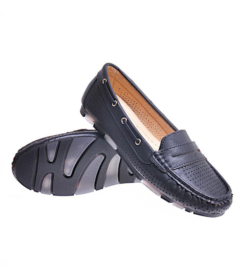 Czarne ażurowe półbuty /F7-2 11758 T390/