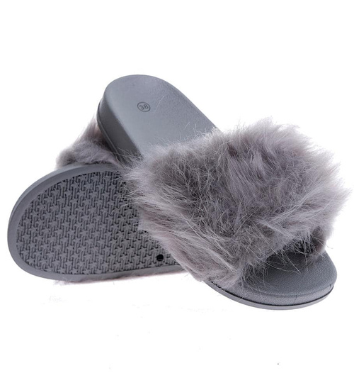 Szare damskie klapki z obfitym futerkiem /E1-3 15194 T199/