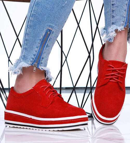 Czerwone ażurowe półbuty na niskiej platformie /A9-1 15943 T234/