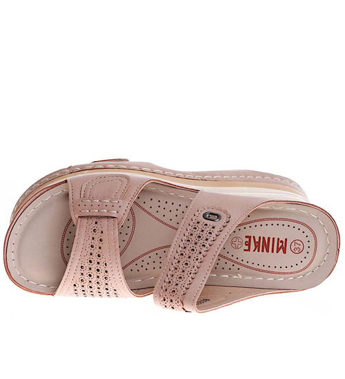 Beżowe klapki damskie na niskiej platformie i koturnie /E10-2 16124 T233/