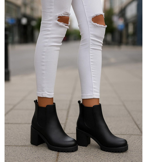 Czarne wsuwane botki na obcasie /G5-2 18241 T300/