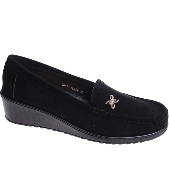 Czarne czółenka na niskim koturnie /C3-2 17334 T281/