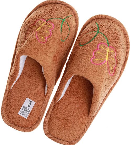 Pluszowe brązowe kapcie damskie z haftem /C6-1 15948 S4-5/
