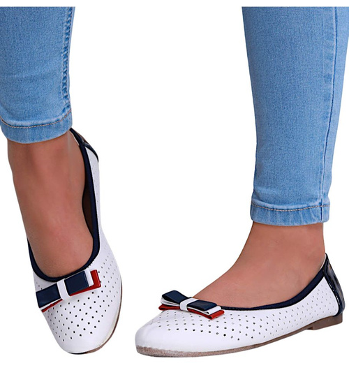 Biało granatowe ażurowe balerinki damskie z kokardką /A6-3 16150 T196/