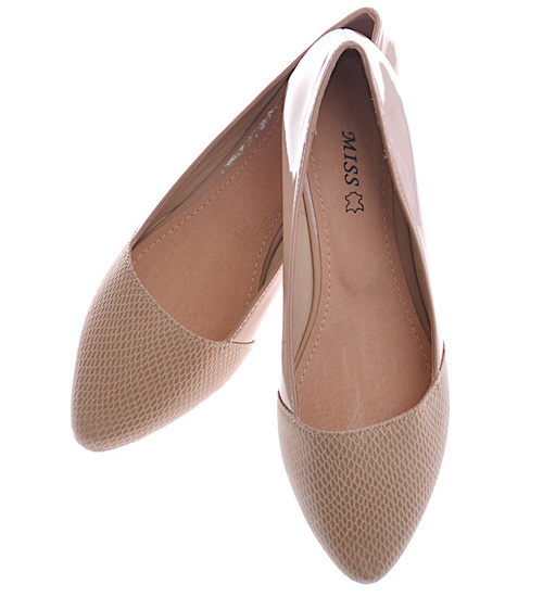 Beżowe baleriny damskie lakierowane /E7-2 13075 T194/