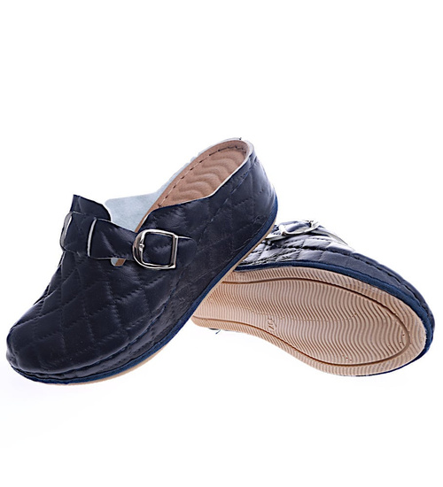 Granatowe pikowane klapki na koturnie i platformie /D7-1 14098 T135/