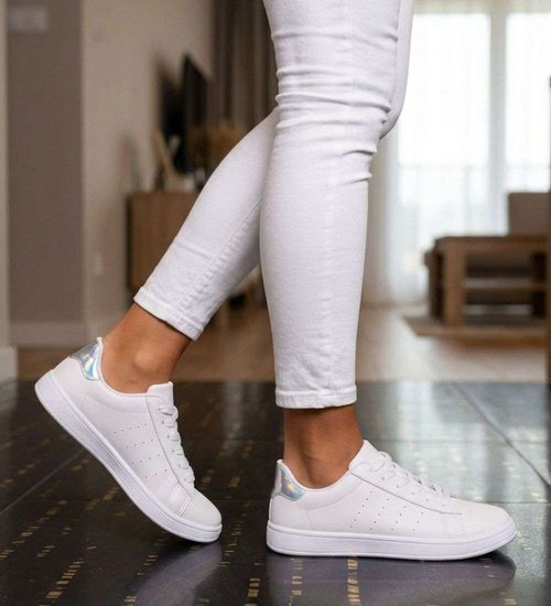 Sznurowane białe trampki damskie /C2-2 18654 T177/