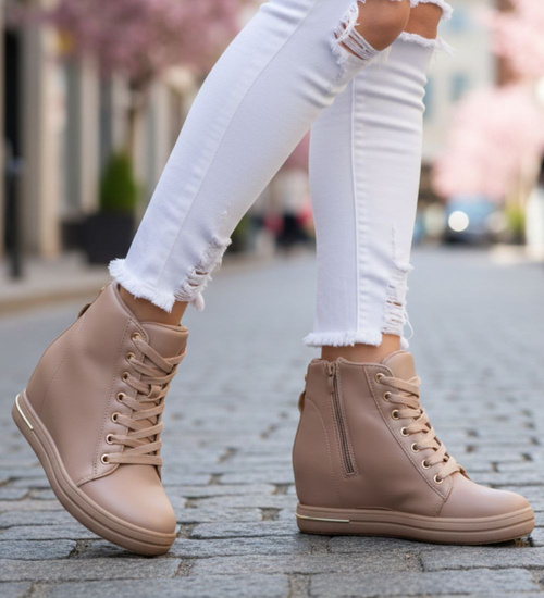 Beżowe sneakersy damskie na koturnie /F7-2 12802 T891/