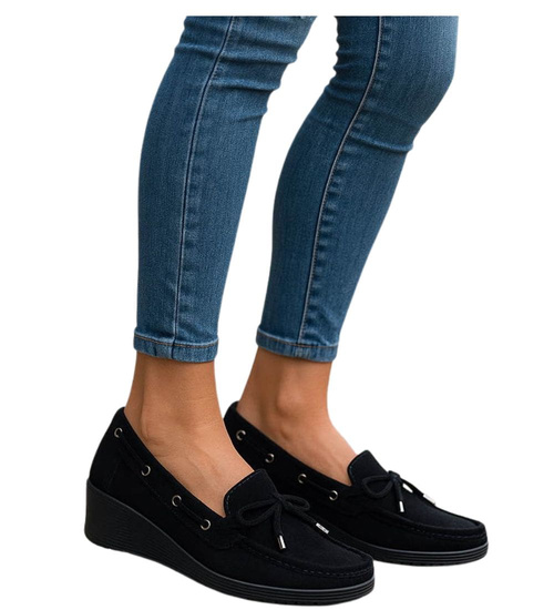 Czarne czółenka na niskim koturnie /G11-2 18221 W233/