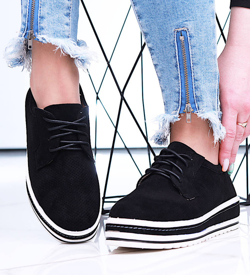 Czarne ażurowe półbuty na niskiej platformie /C2-1 15942 T234/