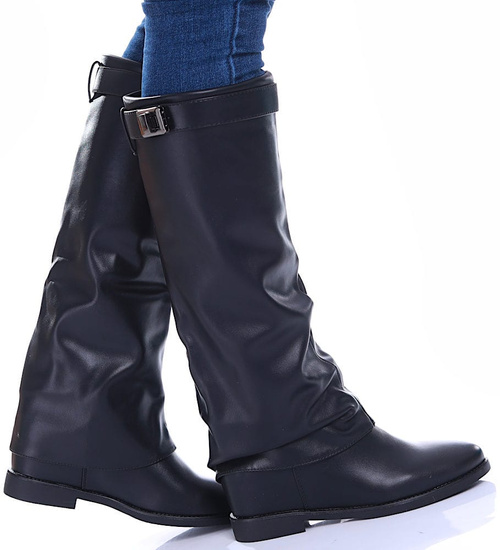 Czarne lekko ocieplone kozaki na koturnie /D7-2 15223 G287/