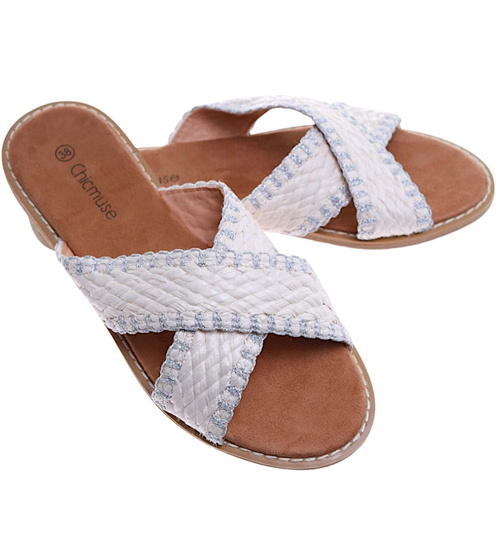 Białe klapki na płaskim obcasie /D9-3 17537 G186/