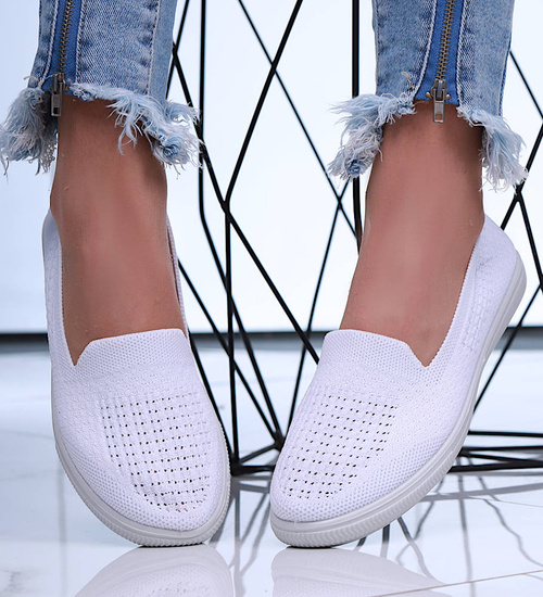 Materiałowe ażurowe białe wsuwane półbuty damskie /G9-3 15945 T136/