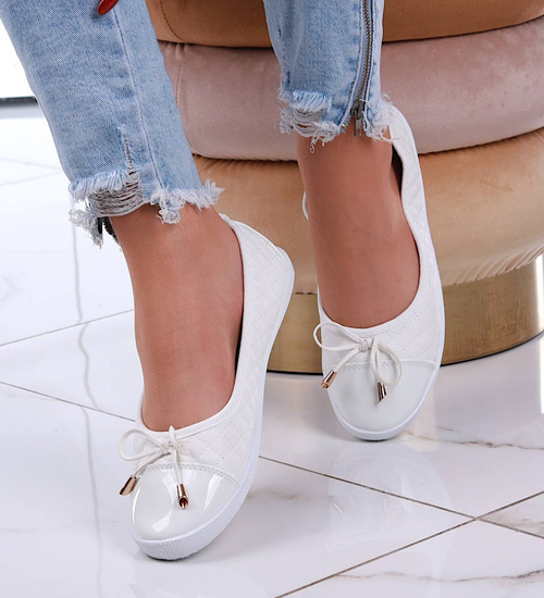 Sportowe białe balerinki damskie z kokardką /B5-3 13104 S290/