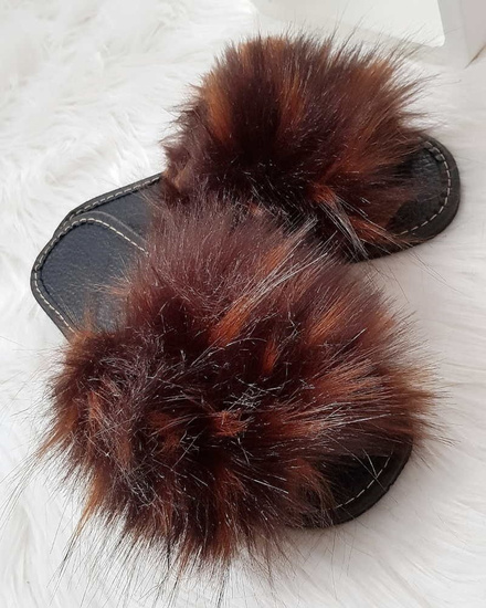 Rude klapki z efektownym futerkiem /B2-1 2830 S195/