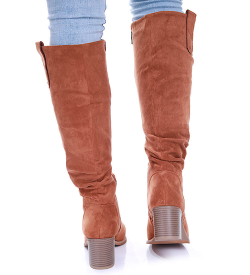 Brązowe kozaki damskie na obcasie /B2-3 17065 T480/