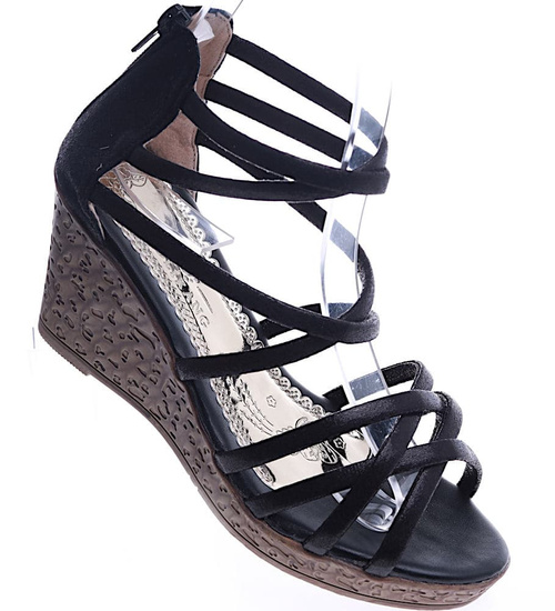 Wygodne damskie sandały na niskim koturnie Czarne /E7-2 14178 S296/