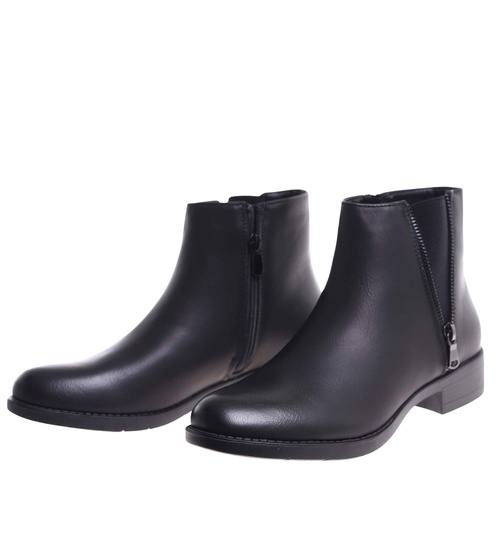 Czarne botki na płaskim obcasie /A4-2 18404 W4/