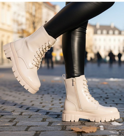 Beżowe trapery damskie na platformie ost499