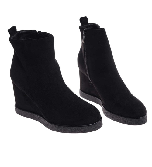 Czarne botki damskie na koturnie /F5-2 18201 T488/