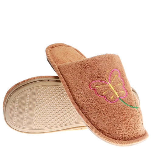 Pluszowe brązowe kapcie damskie z haftem /C6-1 15948 S4-5/