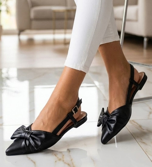 Czarne sandały na płaskim obcasie /G11-2 12055 T397