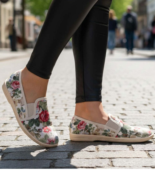 Damskie materiałowe tenisówki w kwiaty ost474