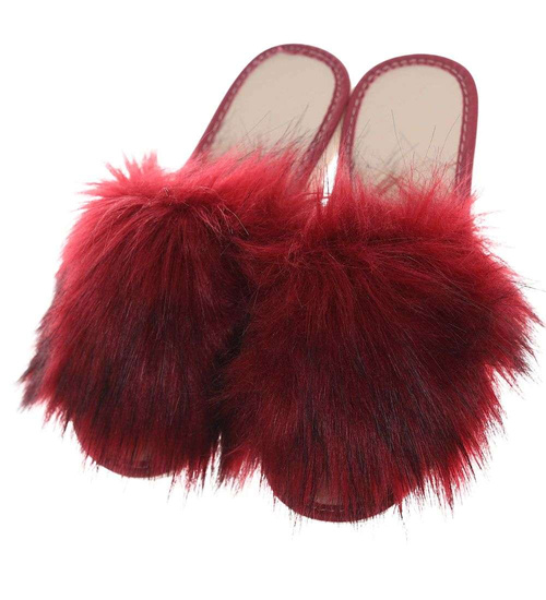 Bordowe klapki z efektownym futerkiem /C1-1 2832 K197/