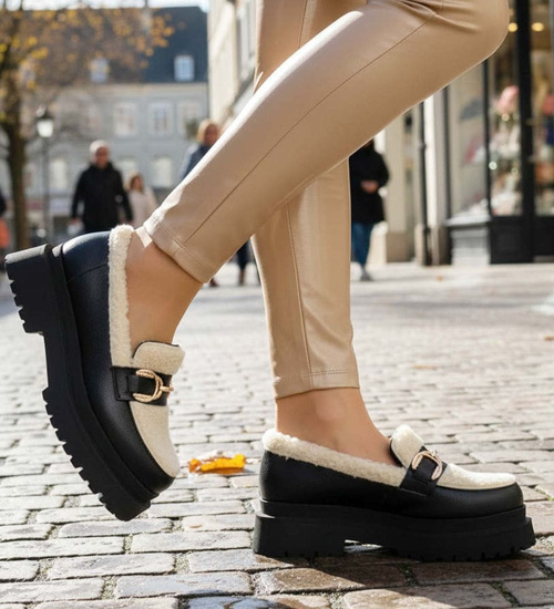 Skórzane półbuty na platformie Czarne /G12-3 12601 R178/