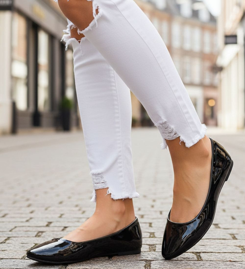 Czarne baletki damskie lakierowane /F8-2 13077 T196/