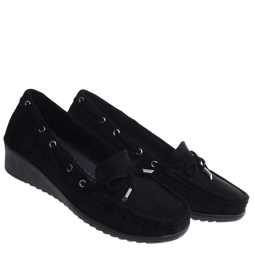 Czarne czółenka na niskim koturnie /G11-2 18221 W233/