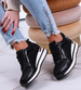 Ażurowe czarne sneakersy na niskim koturnie /F7-3 13230 T592/