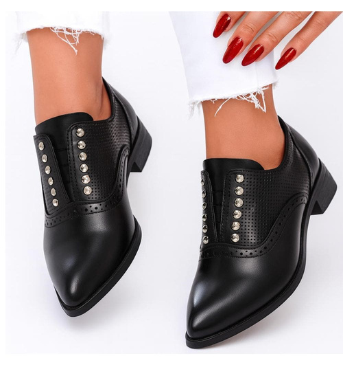 Ażurowe czarne półbuty oxfordy /J4-3 13326 T131 H2/