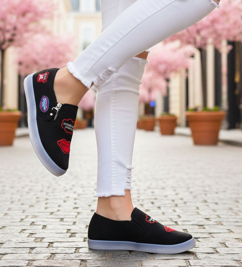 Zamszowe trampki slip on z ustami /E10-3 8422 S192/