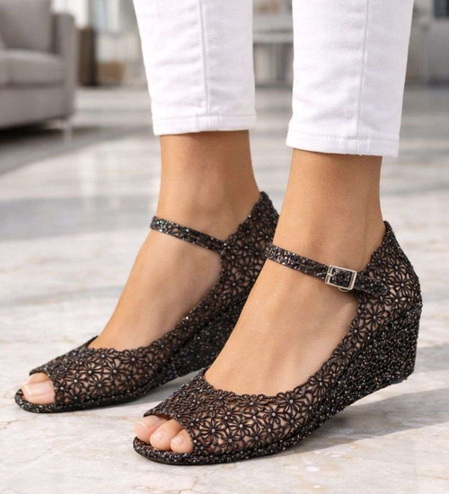 Plażowe sandały na koturnie Czarne /H2 14567 T890/