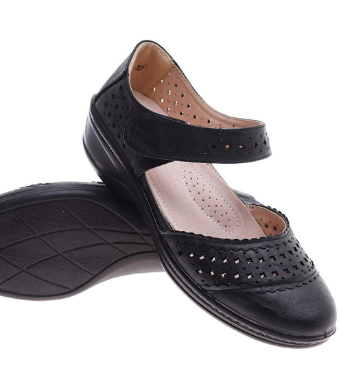 Czarne ażurowe półbuty z paskiem na rzep /F3-3 16358 T232/