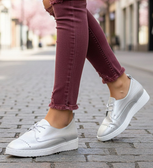 Lekkie wiosenne sznurowane półbuty Srebrne /A1-3 15439 T182/