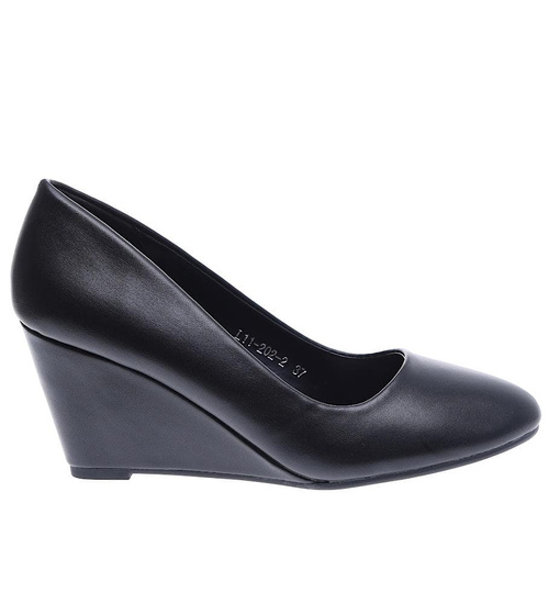 Klasyczne czarne czółenka na koturnie /E3-3 15755 T226/