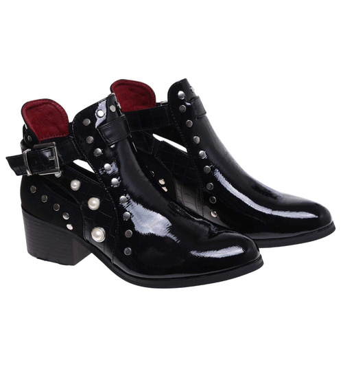 Czarne botki lakierowane na niskim obcasie /F2-1 15233 T187/