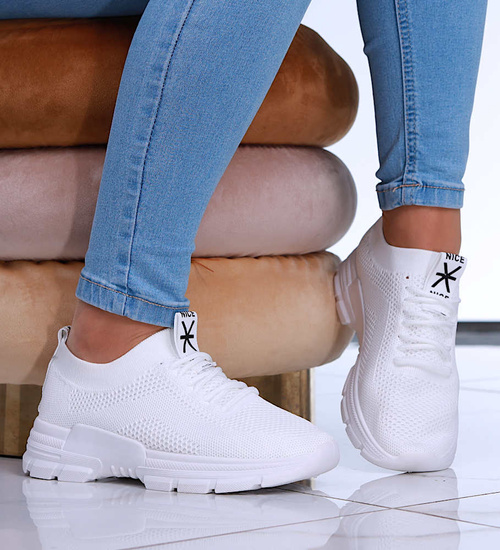 Białe wsuwane buty sportowe /E6-3 16114 G280/