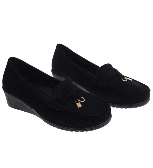 Czarne zamszowe czółenka na niskim koturnie /A2-2 18223 W233/