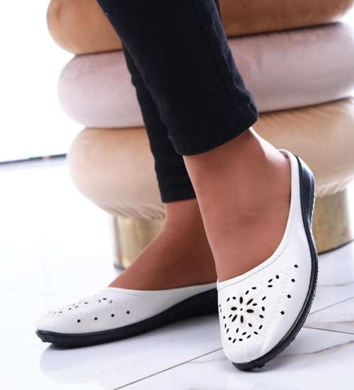 Ażurowe białe klapki z krytymi noskami //H2-B1-2 13654A T096/ Ażurowe białe klapki z krytymi noskami //H2-B1-2 13654A T096/