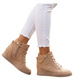 Beżowe sneakersy damskie na koturnie /E6-2 12769 T796/