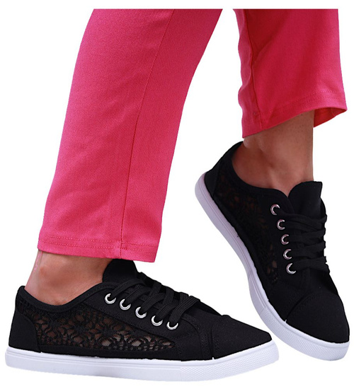 Czarne tenisówki damskie z koronką /E3-3 16530 T236/