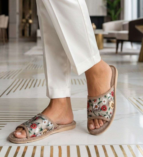 Kolorowe kapcie z tkaniny z kwiatowym wzorem /F8-1 18590 S174/