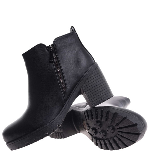 Czarne botki na obcasie z suwakiem /C7-3 18414 T300/