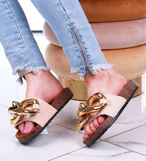 Beżowe klapki damskie z łańcuchem /B3-2 13120 T200/