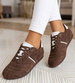 Czekoladowe sneakersy damskie zamszowe /B4-3 18799 W282/